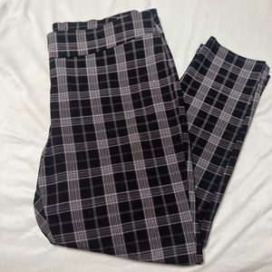 SOHO Tapered plaid pants